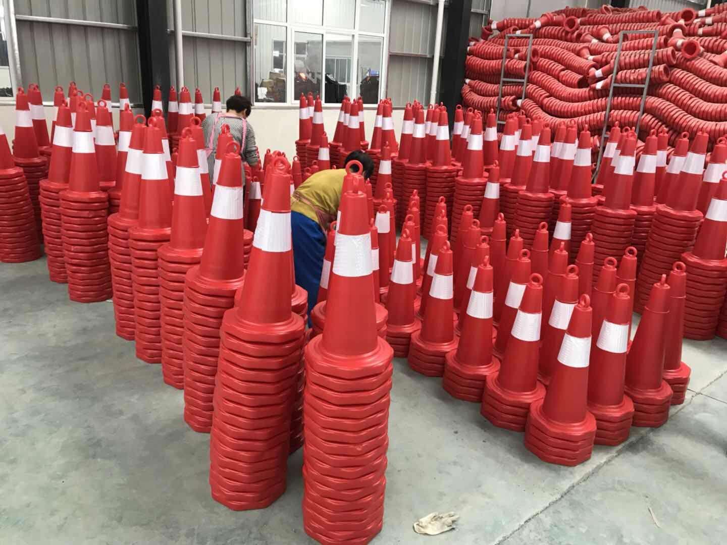 塑料路锥现货--郑州交通设施厂家--河南卓融实业